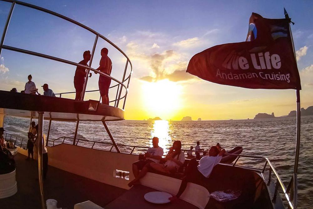 ล่องเรือหรู Livelife ดูพระอาทิตย์ตกที่กระบี่