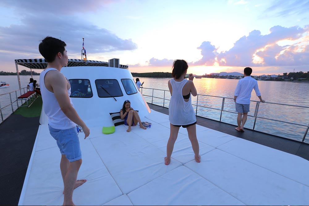 ล่องเรือหรู Livelife ดูพระอาทิตย์ตกที่กระบี่