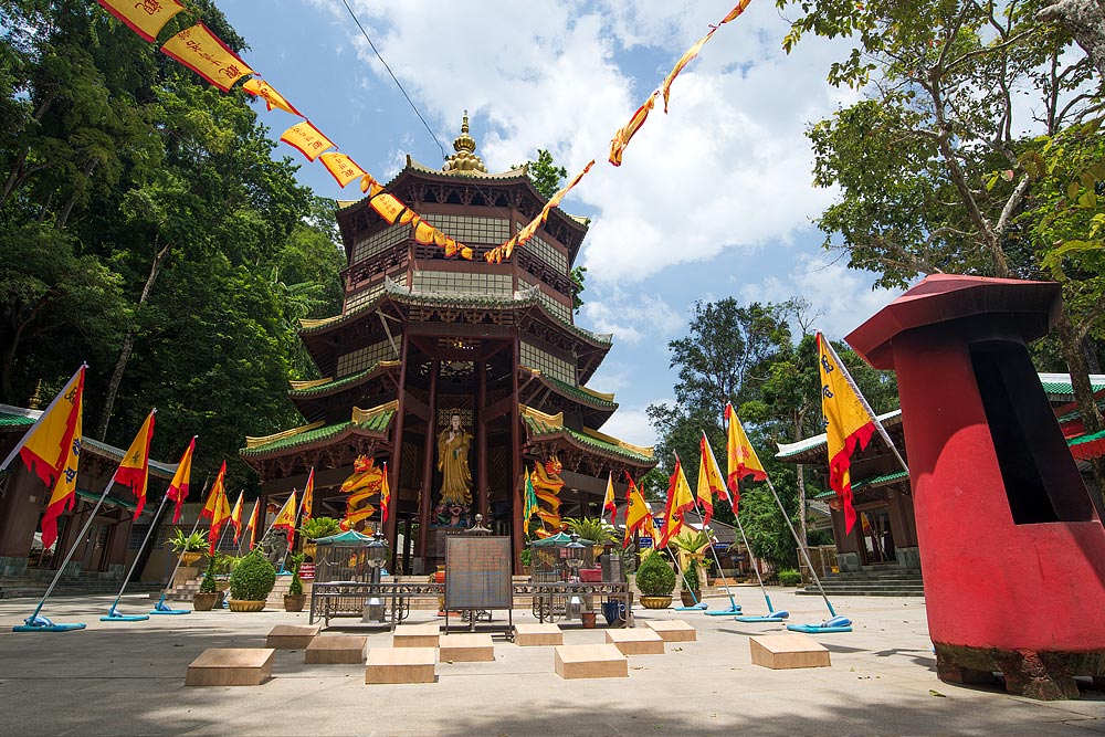 ทัวร์น้ำตกร้อน สระมรกต วัดถ้ำเสือ