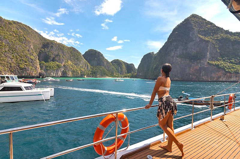 ทัวร์ล่องเรือยอร์ชกระบี่ Meka Catamaran