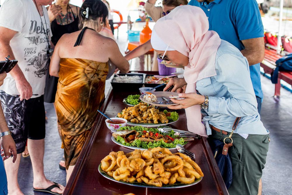 ทัวร์อ่าวพังงา + พายแคนู โดยเรือใหญ่