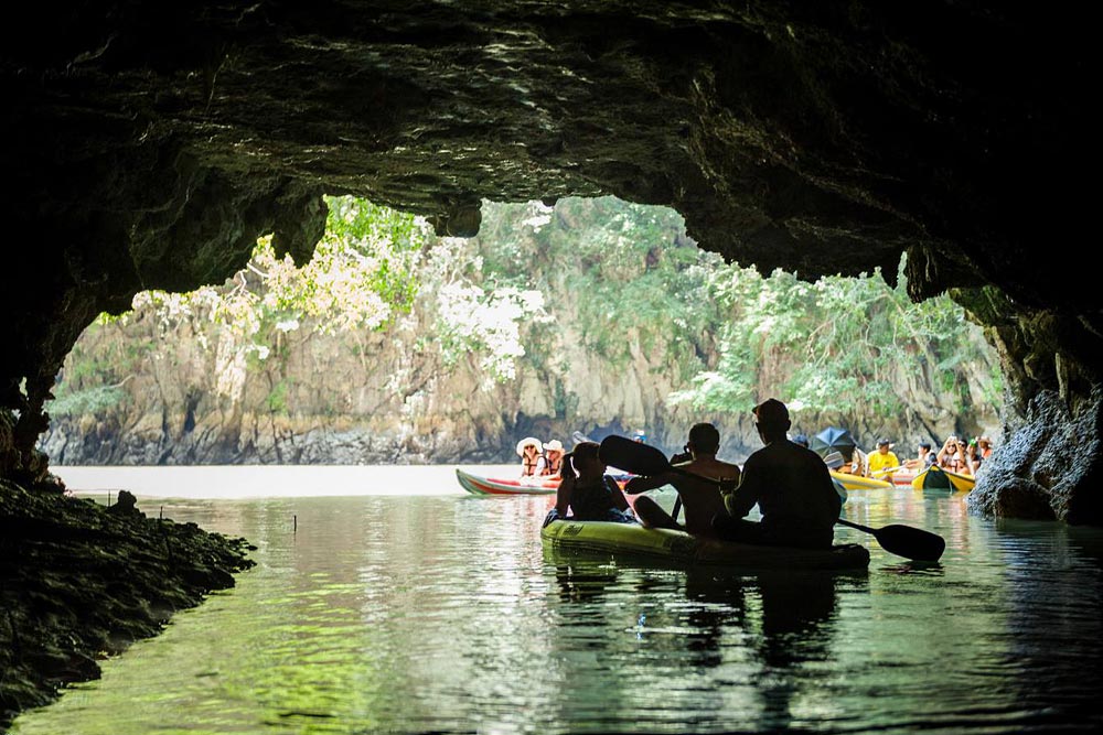 ทัวร์อ่าวพังงา + พายแคนู โดยเรือใหญ่