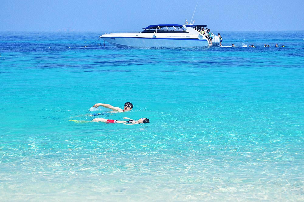 ทัวร์เกาะไม้ท่อนโดยเรือเร็วสปีดโบ๊ทกับ Love Andaman