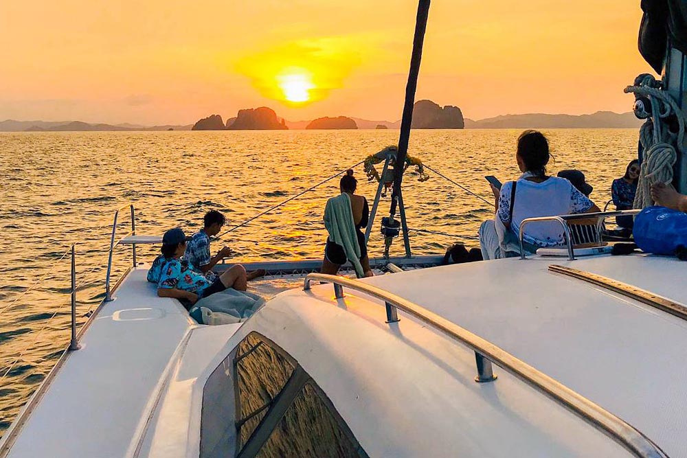 ทัวร์ล่องเรือใบเกาะราชาและเกาะเฮ ชมพระอาทิตย์ตก